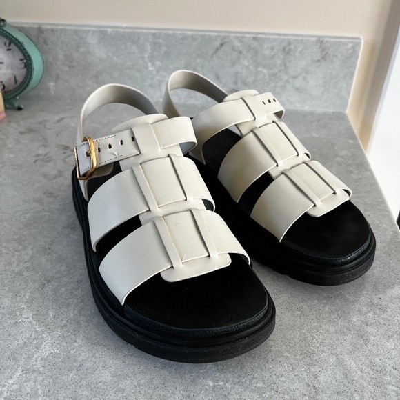 FitFlop Chunky Fisherman Sandals - Picture 1 of 6